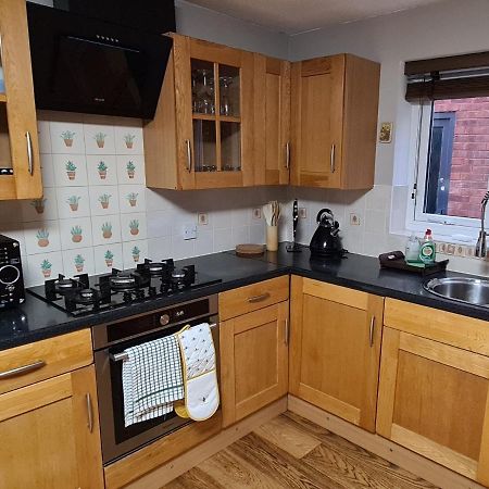 Spacious, 5 Bed House For 9 In Chester Exterior photo