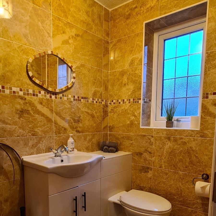 Spacious, 5 Bed House For 9 In Chester Exterior photo