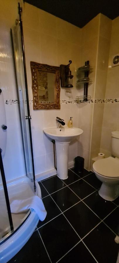 Spacious, 5 Bed House For 9 In Chester Exterior photo